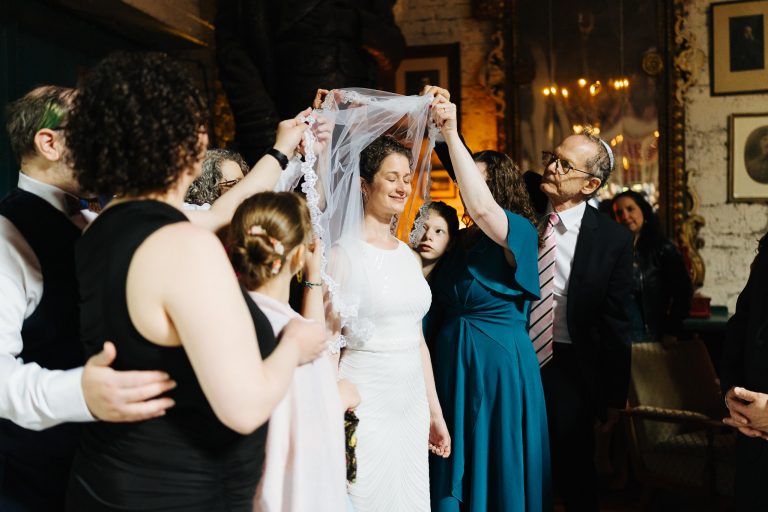 Freie jüdische Trauung am Gare du Neuss – Leah & Frank